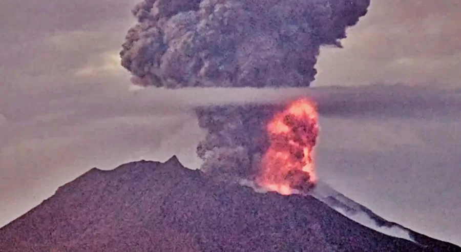 Japonya'daki Sakurajima Yanardağı Patladı