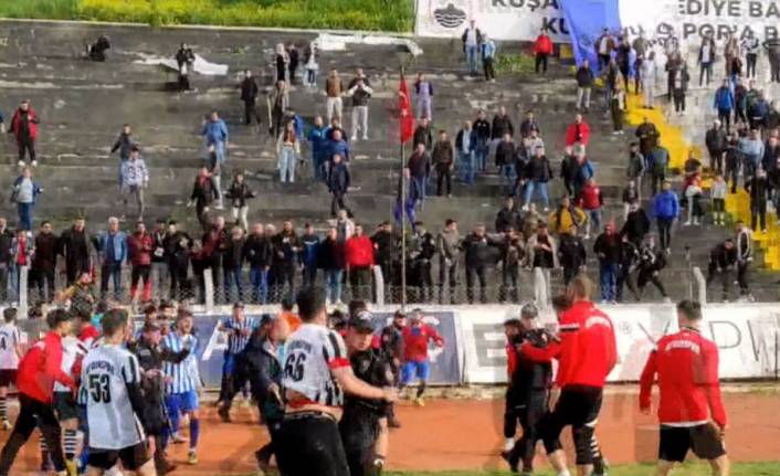 Play-off maçında tekme ve yumruklar havada uçuştu