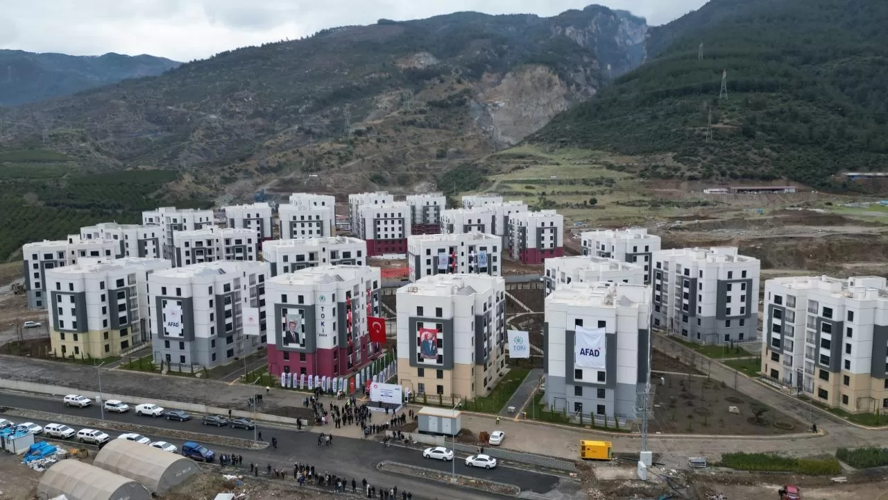 Hatay'da 256 Deprem Konutu Hak Sahiplerine Teslim Edildi