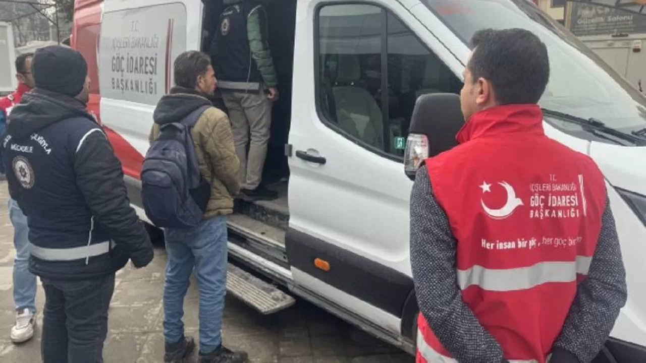 Eskişehir'de Gerçekleşen Operasyonda 20 Düzensiz Göçmen Yakalandı