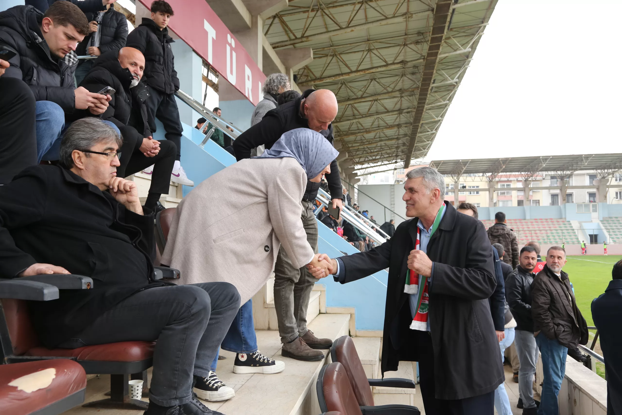 Kadem Ekşi Maltepespor’un maçını izledi, futbolcuların sevincine ortak oldu