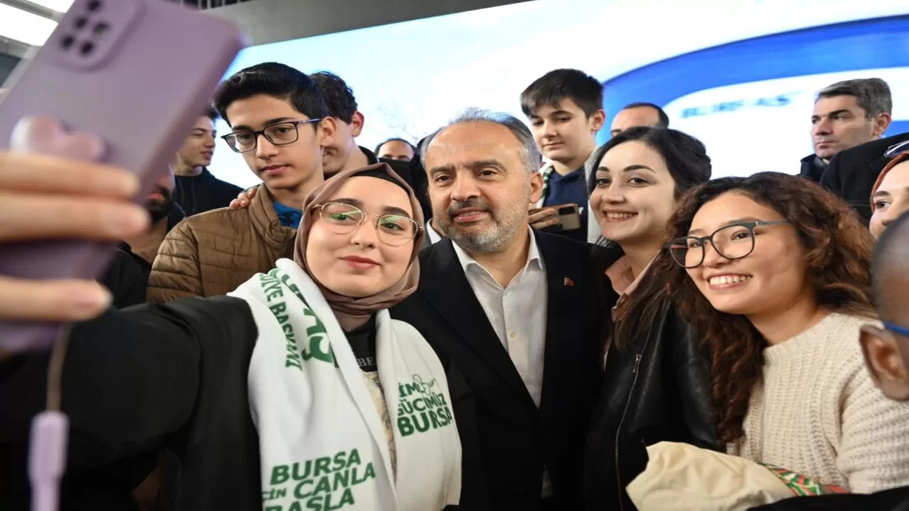 Bursa Büyükşehir Belediye Başkanı Üniversiteli Gençlerle Buluştu