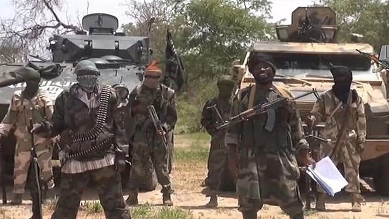 Boko Haram 100'den Fazla Öğrenci ve Bir Öğretmeni Kaçırdı