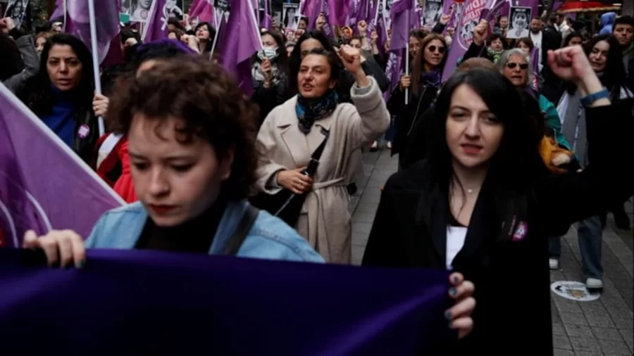 Türkiye'de Bir Yılda 338 Kadın Cinayete Kurban Gitti