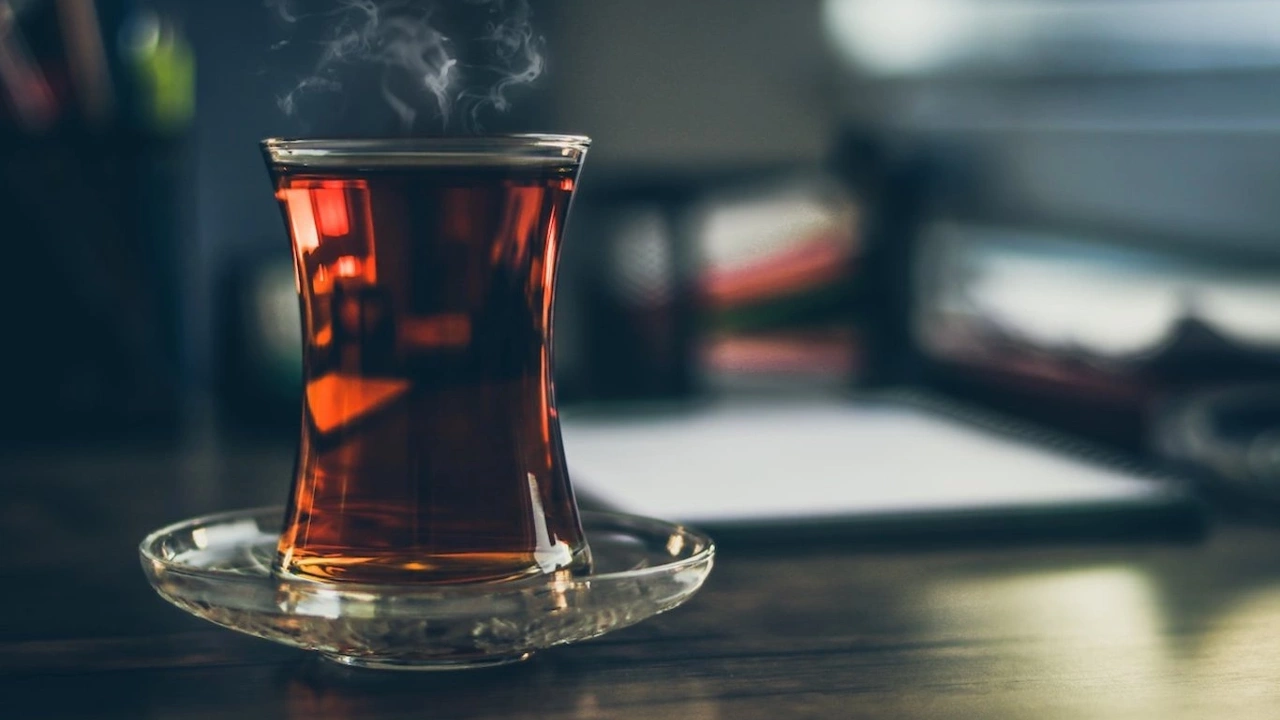 Çayı Sürekli Taze Tutmanın Sırrı: Şok Bir Yöntemle Tazelik