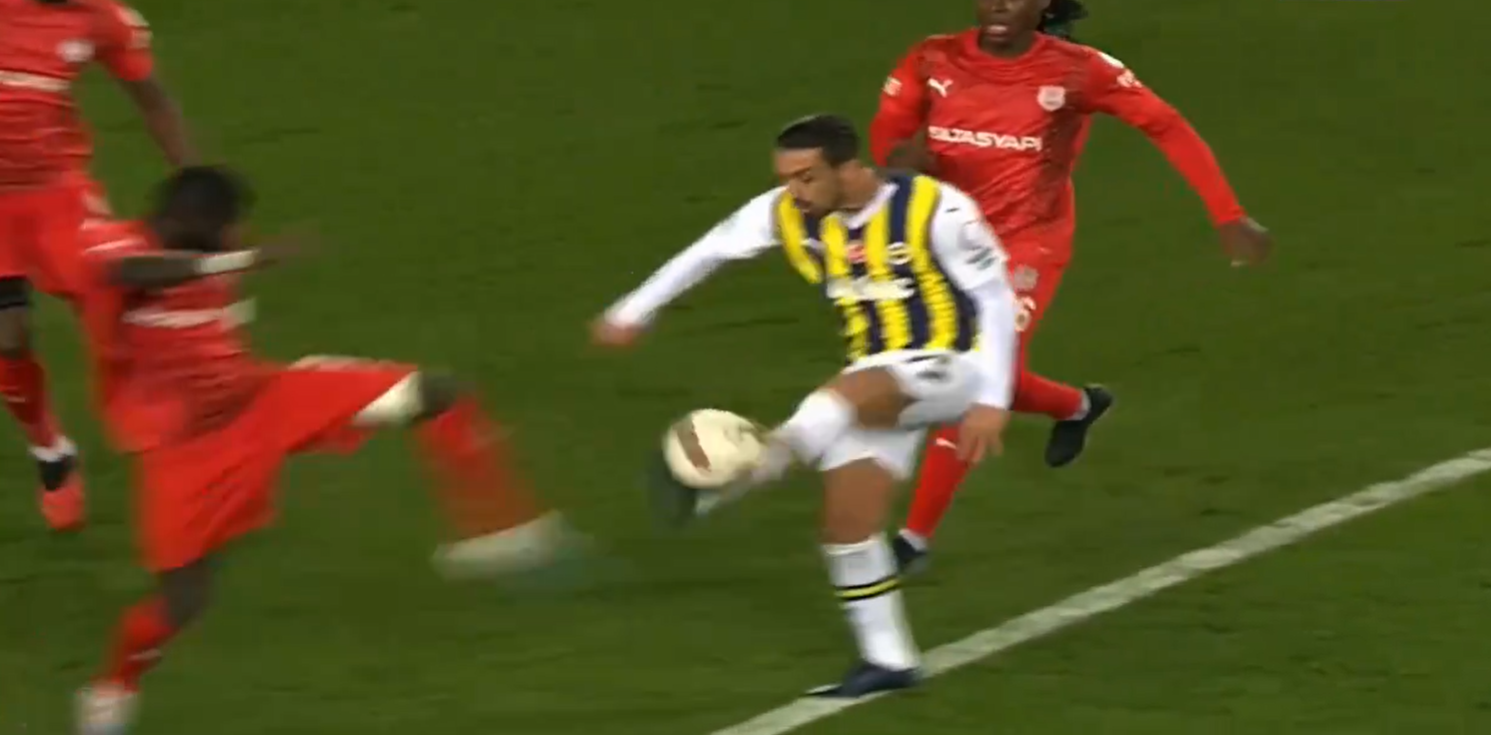 Çizgi penaltı mı? Ceza sahası çizgileri penaltı mı? Fenerbahçe'nin penaltısı doğru mu?