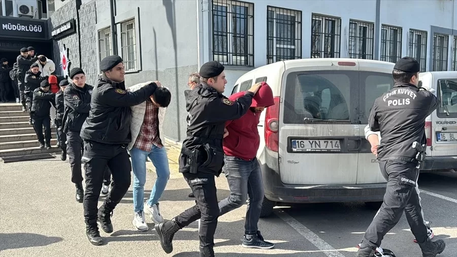 Bursa'da Fuhuş Operasyonunda Yakalanan 31 Zanlı Adliyeye Sevk Edildi