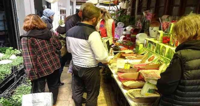 Bursalılar kendi sebzesini yetiştirmek için tohumculara akın etti