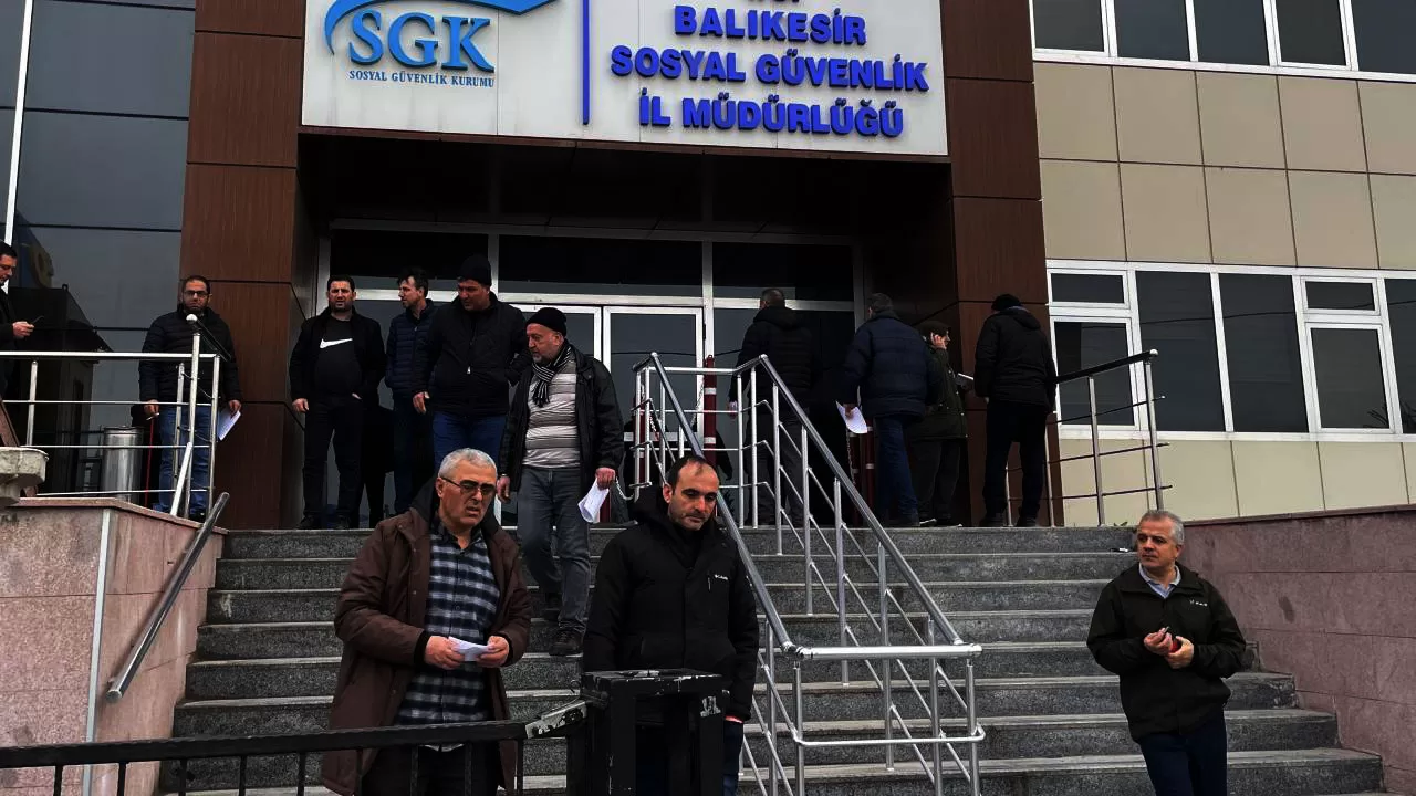 Hayaldi Gerçek Oldu! SGK Bu Kişileri Yaş Şartına Bakmadan Emekli Edecek!