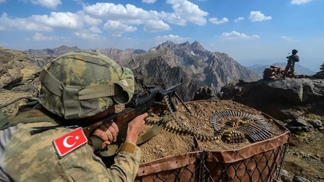 Metina Bölgesinde 12 PKK'lı Terörist Etkisiz Hale Getirildi
