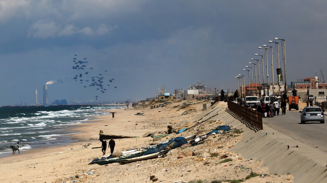 Gazze'de Havadan Atılan Yardım Paketleri 18 Kişinin Hayatını Kaybetmesine Neden Oldu