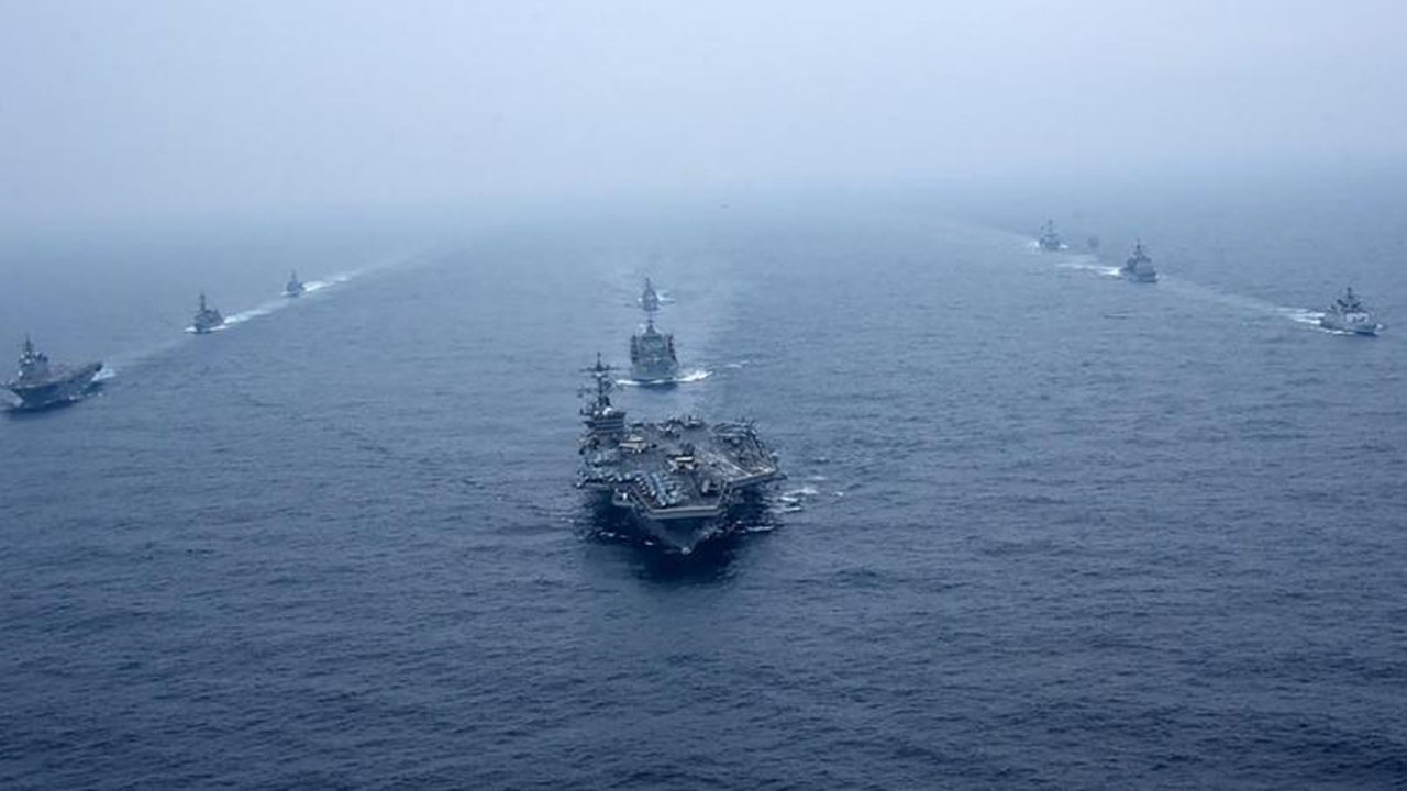 Hindistan Donanması İran Bandıralı Gemiyi Korsanlardan Kurtardı