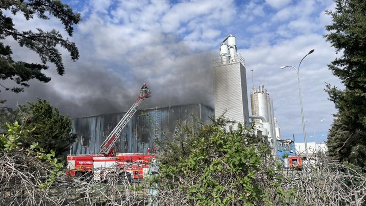 Konya'da Fabrika Deposunda Yangın