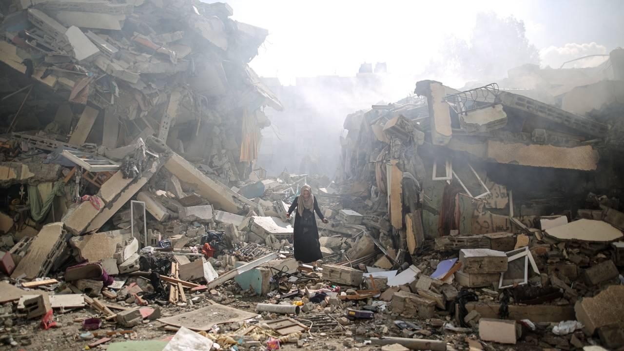 Gazze'de İsrail Saldırıları Devam Ediyor: Can Kaybı 33 Bini Aştı