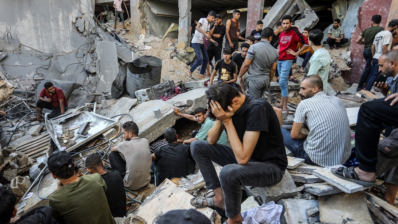 İsrail'in Gazze'ye Yönelik Saldırılarında Ölü Sayısı 33 Bin 207'ye Ulaştı