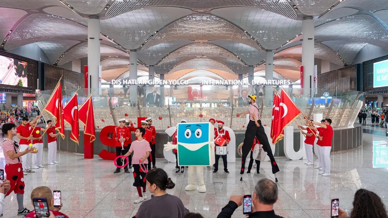 23 Nisan Coşkusu İstanbul Havalimanı'nda Kutlandı