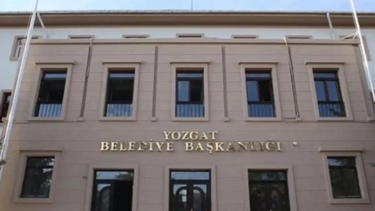 Yeniden Refah Partisi Yönetimindeki Yozgat Belediyesi'ne T.C. Tabelası Asıldı