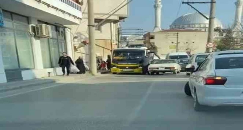 Bursa'da öfkeli sürücü trafikte öyle bir şey yaptı ki! Görünler şaştı kaldı