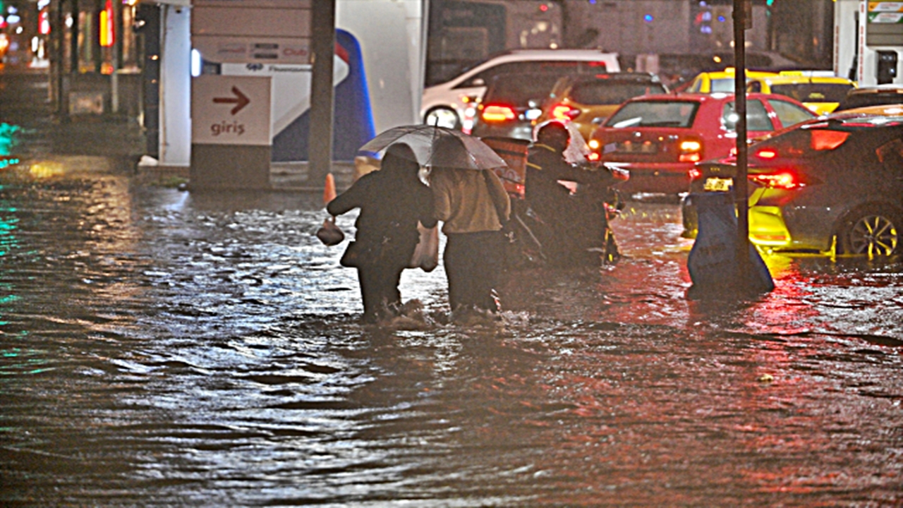 Kuvvetli Yağışlar Nedeniyle 18 Şehir İçin Sarı Kodlu Uyarı Yapıldı
