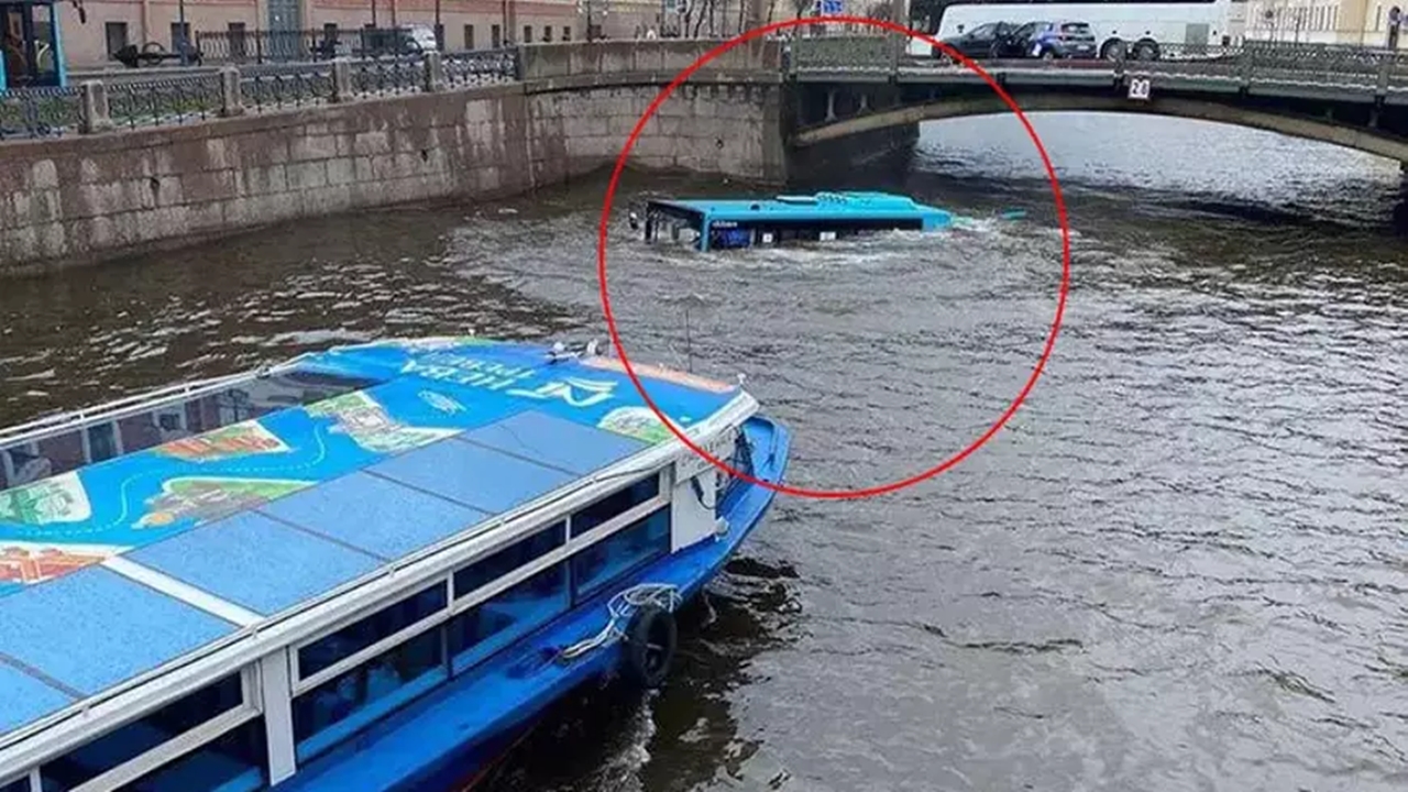 St. Petersburg'da Otobüs Nehre Düştü: 4 Kişi Hayatını Kaybetti