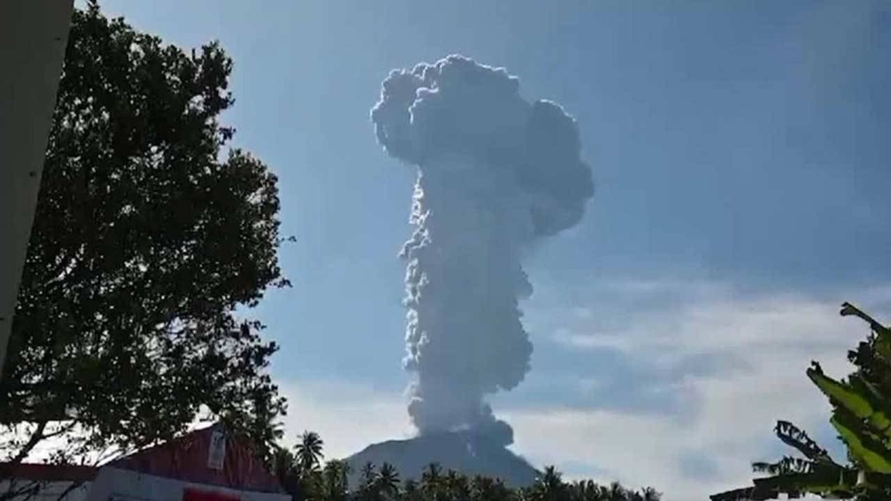 İbu Dağı’nda Patlama: Yedi Kasaba Tahliye Edildi
