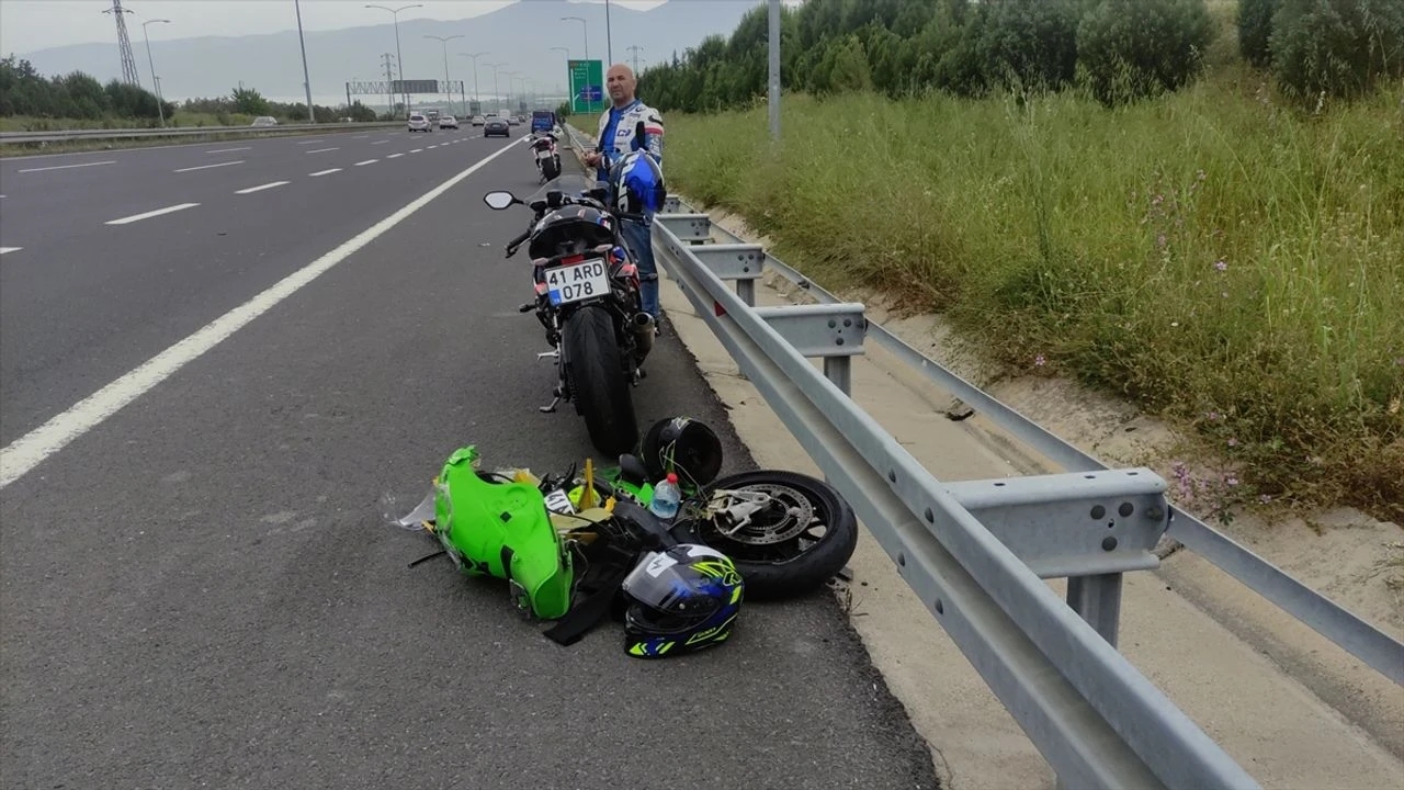 Bursa'da İki Motosiklet Çarpıştı: Sürücüler Yaralı