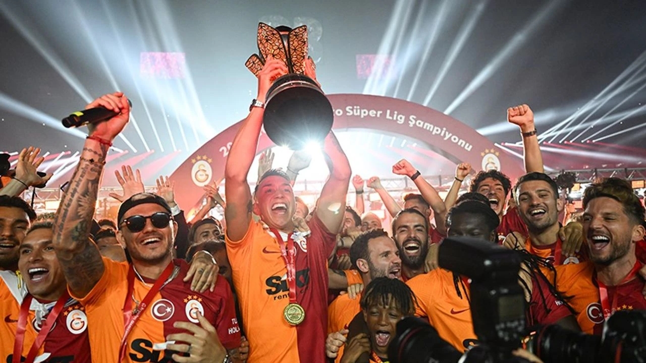 Galatasaray 2023-2024 Sezonunu Rekor Puanla Tamamlayarak Şampiyon Oldu