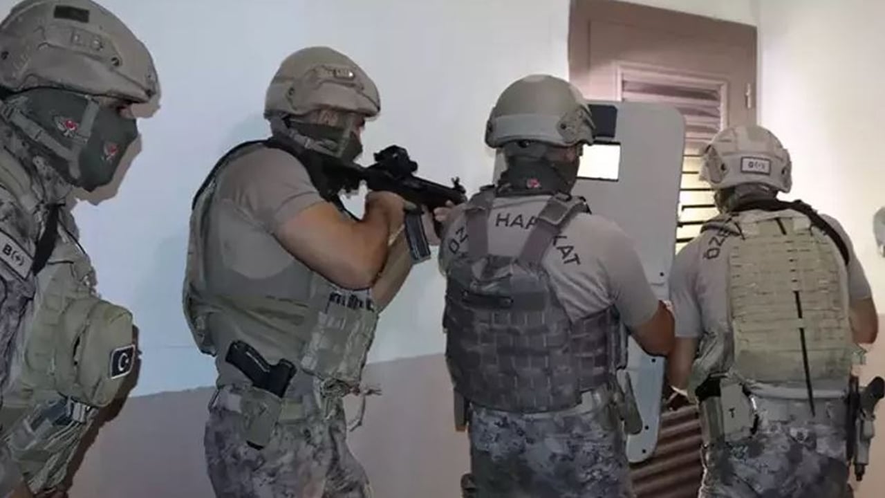 İzmir'de FETÖ Operasyonu: 6 Kişi Gözaltında