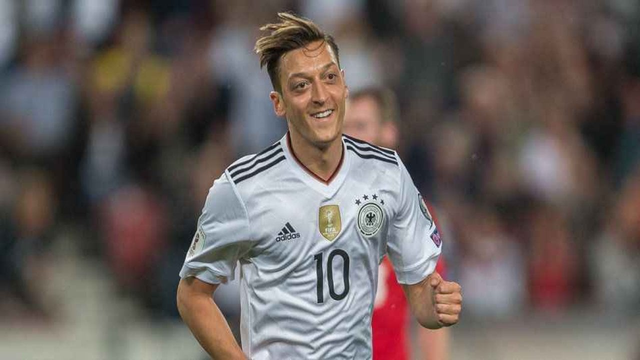 Eski Futbolcu Mesut Özil Takım Yönetecek