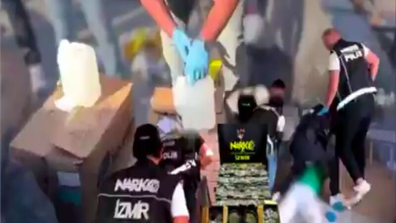 İzmir’de Büyük Uyuşturucu Operasyonu: 127 Kg Bonzai Ele Geçirildi