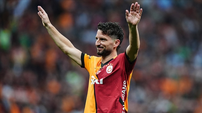 Galatasaray’ın Eski Yıldızı Dries Mertens Futbola Veda Etti