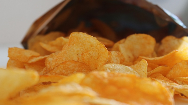 Üniversite Bölgesinde Akşam Saatlerinde Cips Yemek Yasaklandı