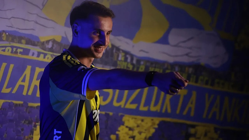 Kerem Aktürkoğlu Paylaştığı Fotoğrafla Sosyal Medyada Olay Yarattı