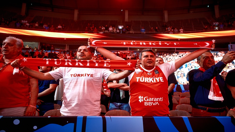 Türkiye, Sırbistan’ı Devirerek EuroBasket 2025’te Grup Lideri Oldu