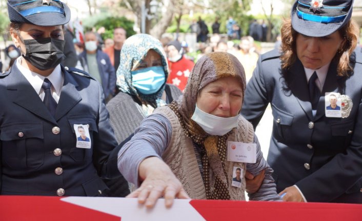 Şehit polis memuru Babayiğit, gözyaşları içerisinde uğurlandı