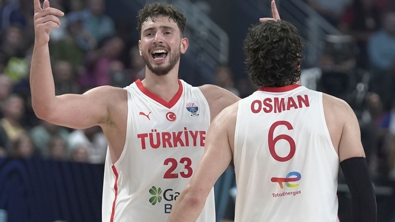 12 Dev Adam İsveç’i 85-79 Yendi: Türkiye Çeyrek Finalde