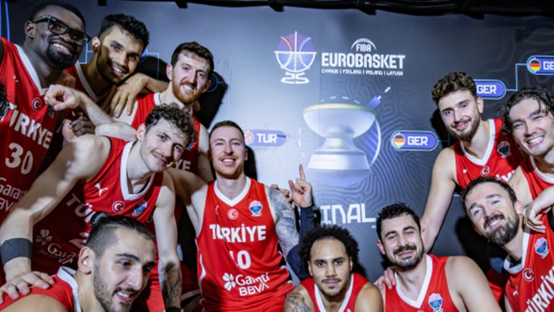 12 Dev Adam, Avrupa Şampiyonası’nda Şampiyonluk İçin Parkede