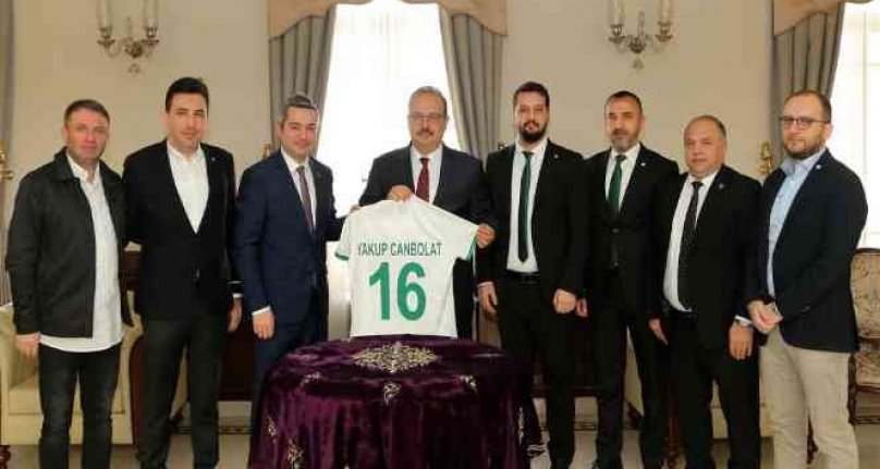Bursaspor yönetimi Vali Yakup Canbolat'ı ziyaret etti