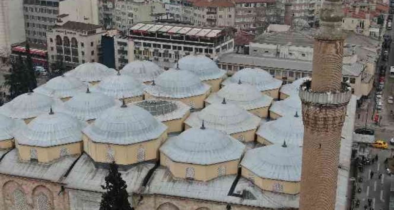 623 yıllık Ulu Cami'ye Ramazan mahyası asıldı