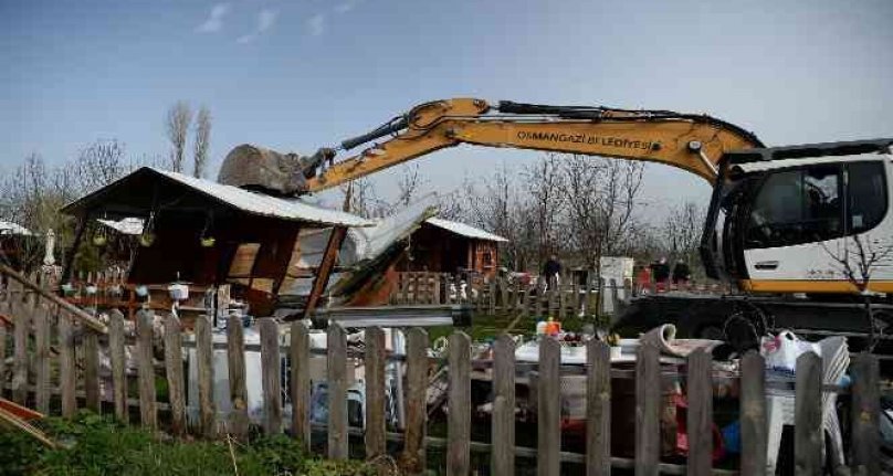 Bursa Osmangazi'de kaçak hobi evi yıkımları sürüyor