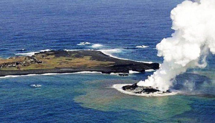 Japonya'da su altı volkanı patladı