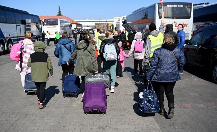 30 bin Ukraynalı mülteci Fransa'ya ulaştı