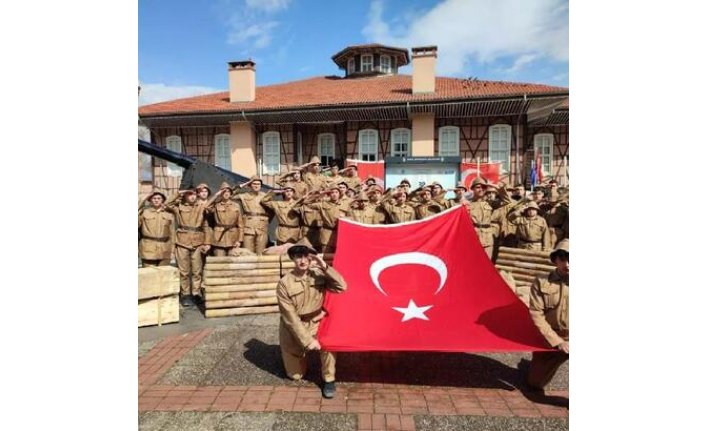 Bursa’da Çanakkale Şehitlerine ‘saygı alayı’ düzenlendi