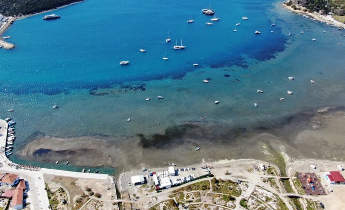 İzmir'de korkutan görüntü! Çekilen deniz havadan görüntülendi