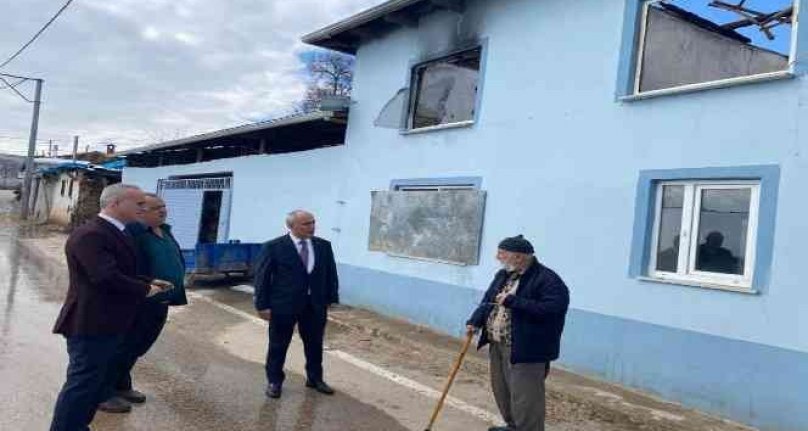 Bursa'da evi kül olan aileye belediye başkanı sahip çıktı