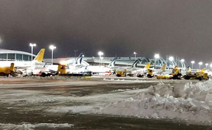 İstanbul'da hava ulaşımına kar engeli!