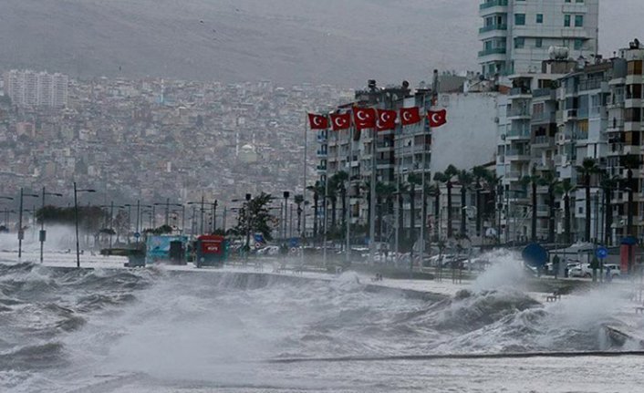 İzmir'de kuvvetli rüzgâr ve fırtına uyarısı