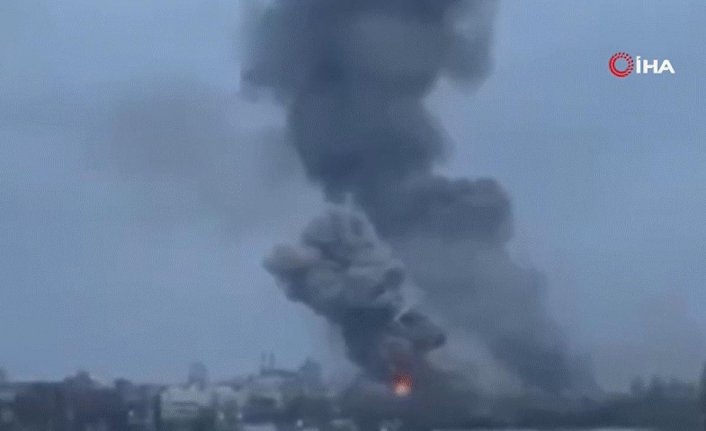 Ukrayna'da Antonov uçak fabrikası bombalandı