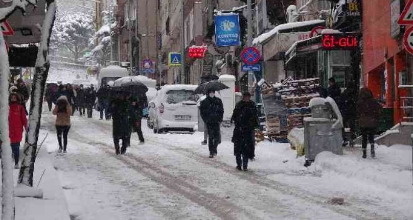 Bursa'da kar esareti..Yollar kapandı