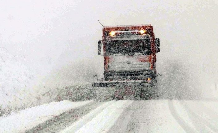 Bolu Dağı'nda kar yağışı! İstanbul'a geçişlere izin verilmiyor